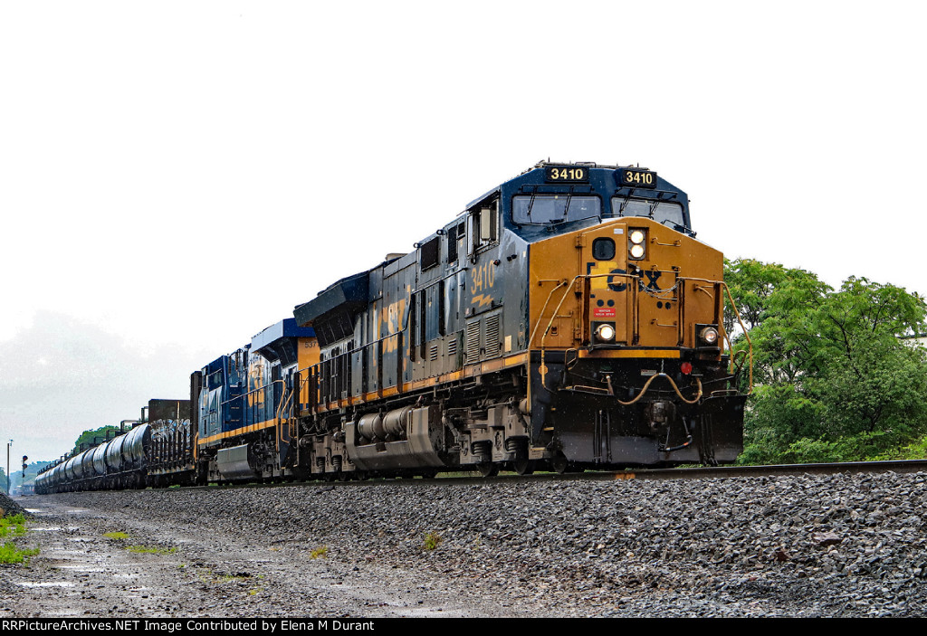 CSX 3410 on M-403